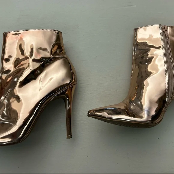 Boots Elegant Metallic Ankle Boots 7 Great gold metallic color! CLEAN WILD DIVA - Picture 1 of 11